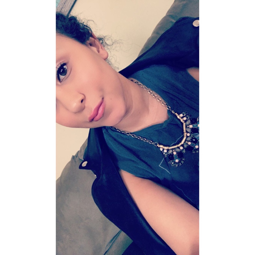 Meet your Posher, Iris